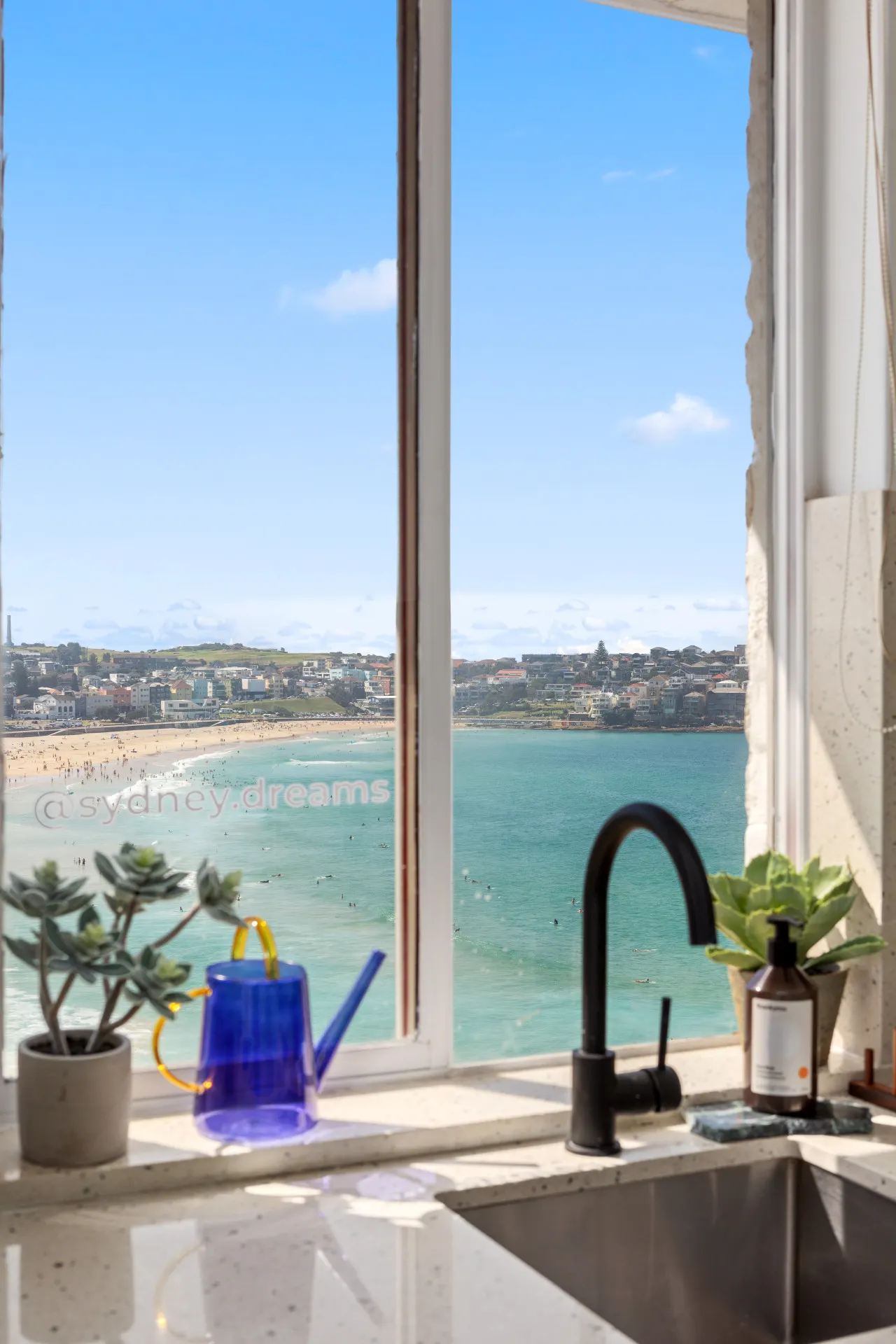 OMG Penthouse Beach Views by Sydney Dreams 18