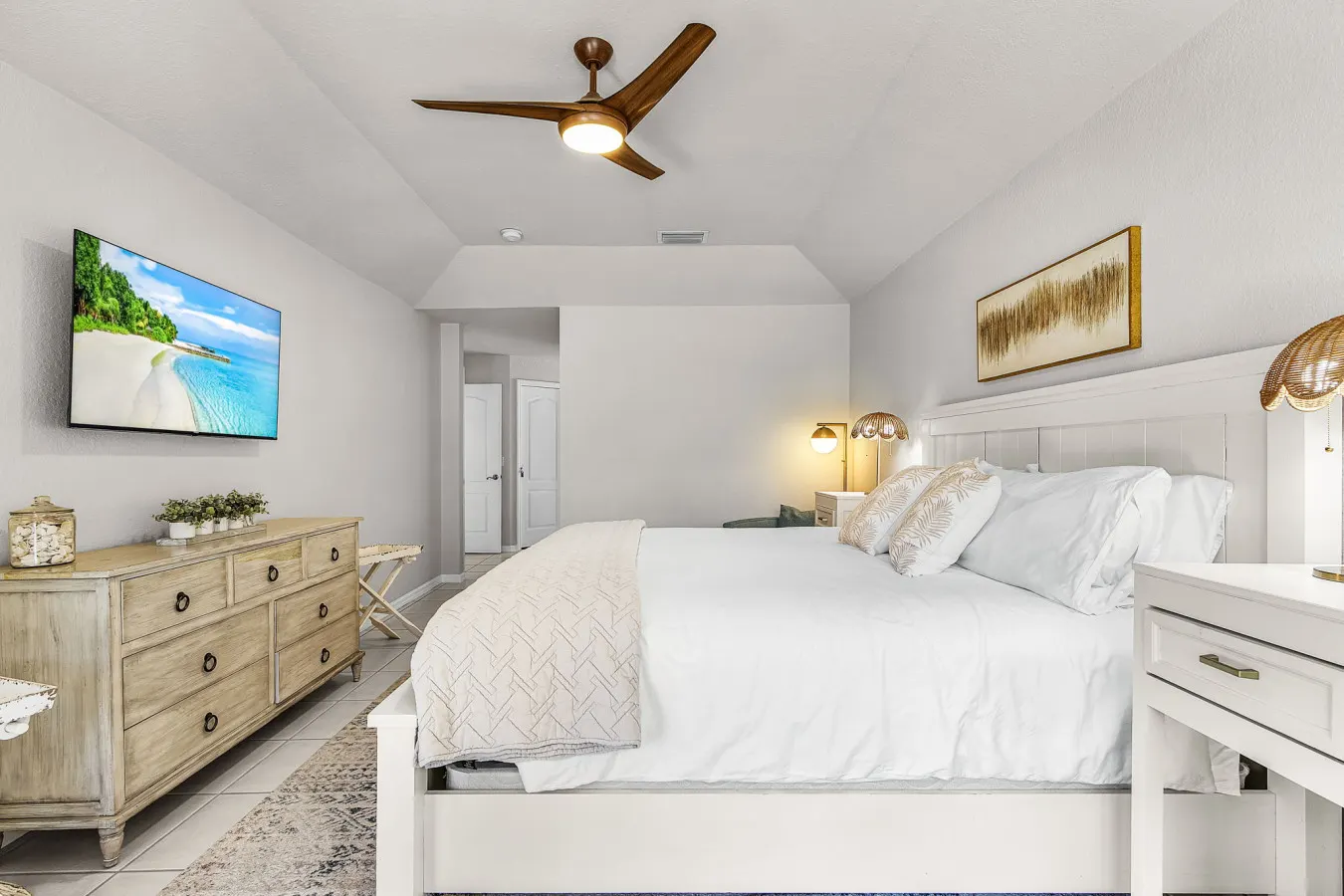 Lazy days & lake views. Beautiful Naples pool home in Briarwood 9