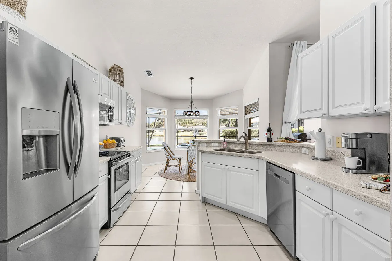 Lazy days & lake views. Beautiful Naples pool home in Briarwood 17