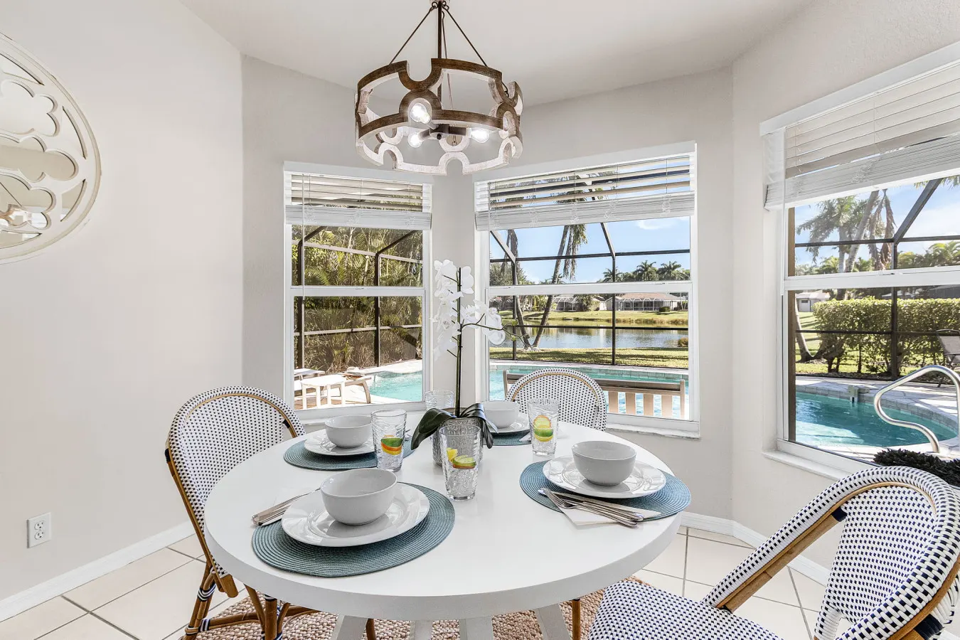 Lazy days & lake views. Beautiful Naples pool home in Briarwood 20