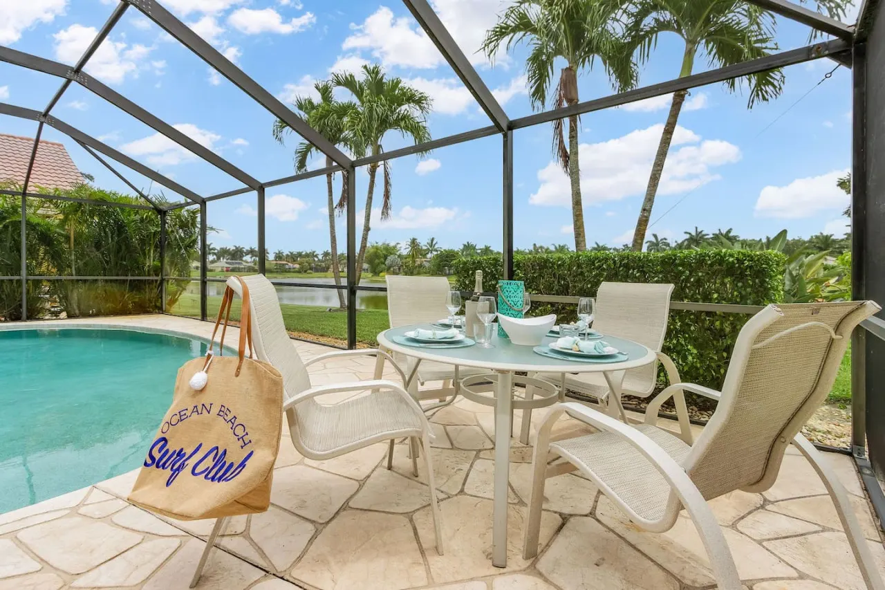 Lazy days & lake views. Beautiful Naples pool home in Briarwood 8