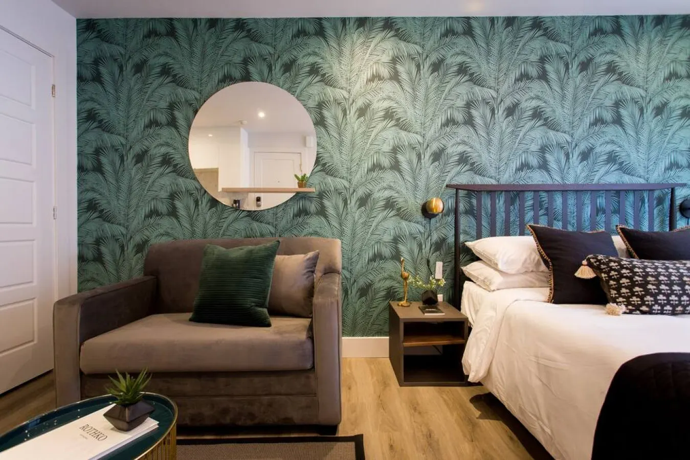 Little Italy - Blue Tropics Studio in Little Italy with kitchen - Unit 401 10
