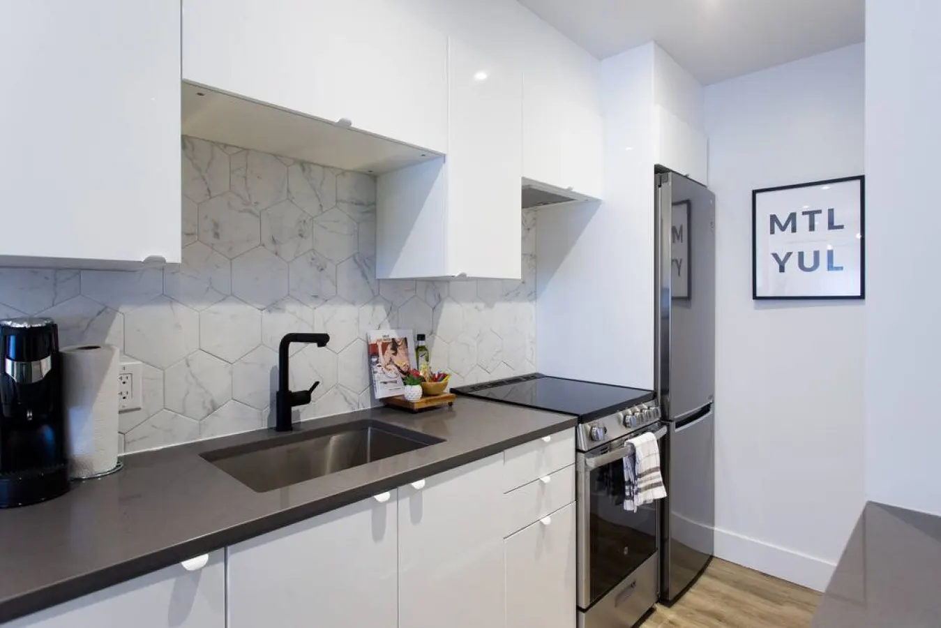 Little Italy - Blue Tropics Studio in Little Italy with kitchen - Unit 401 15