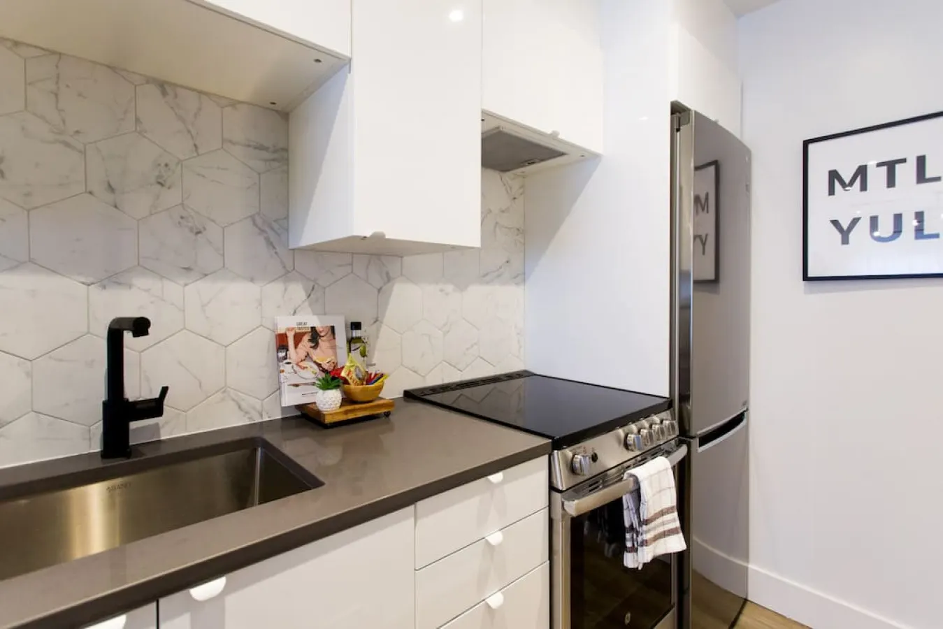 Little Italy - Blue Tropics Studio in Little Italy with kitchen - Unit 401 19