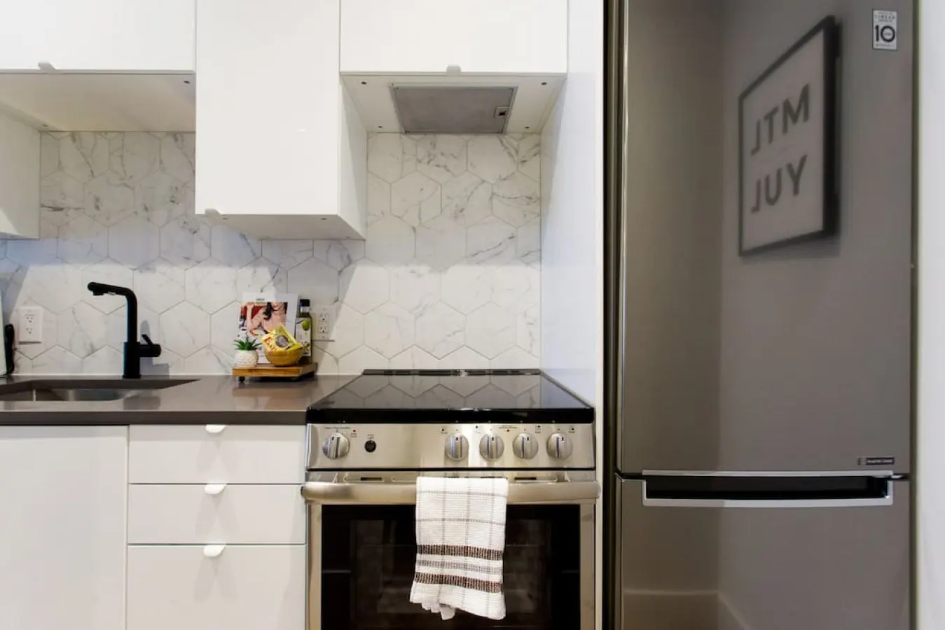Little Italy - Blue Tropics Studio in Little Italy with kitchen - Unit 401 20