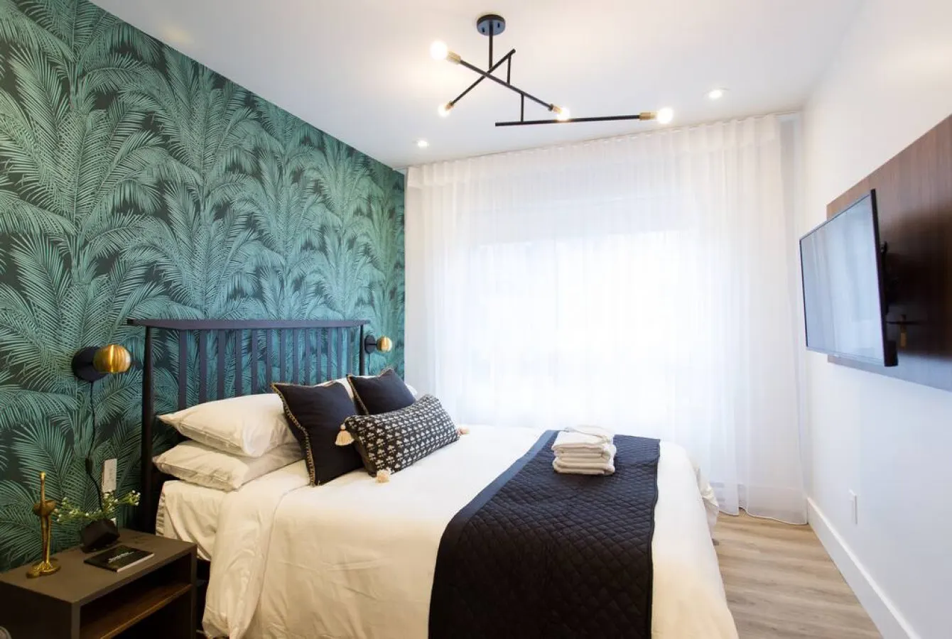Little Italy - Blue Tropics Studio in Little Italy with kitchen - Unit 401 4