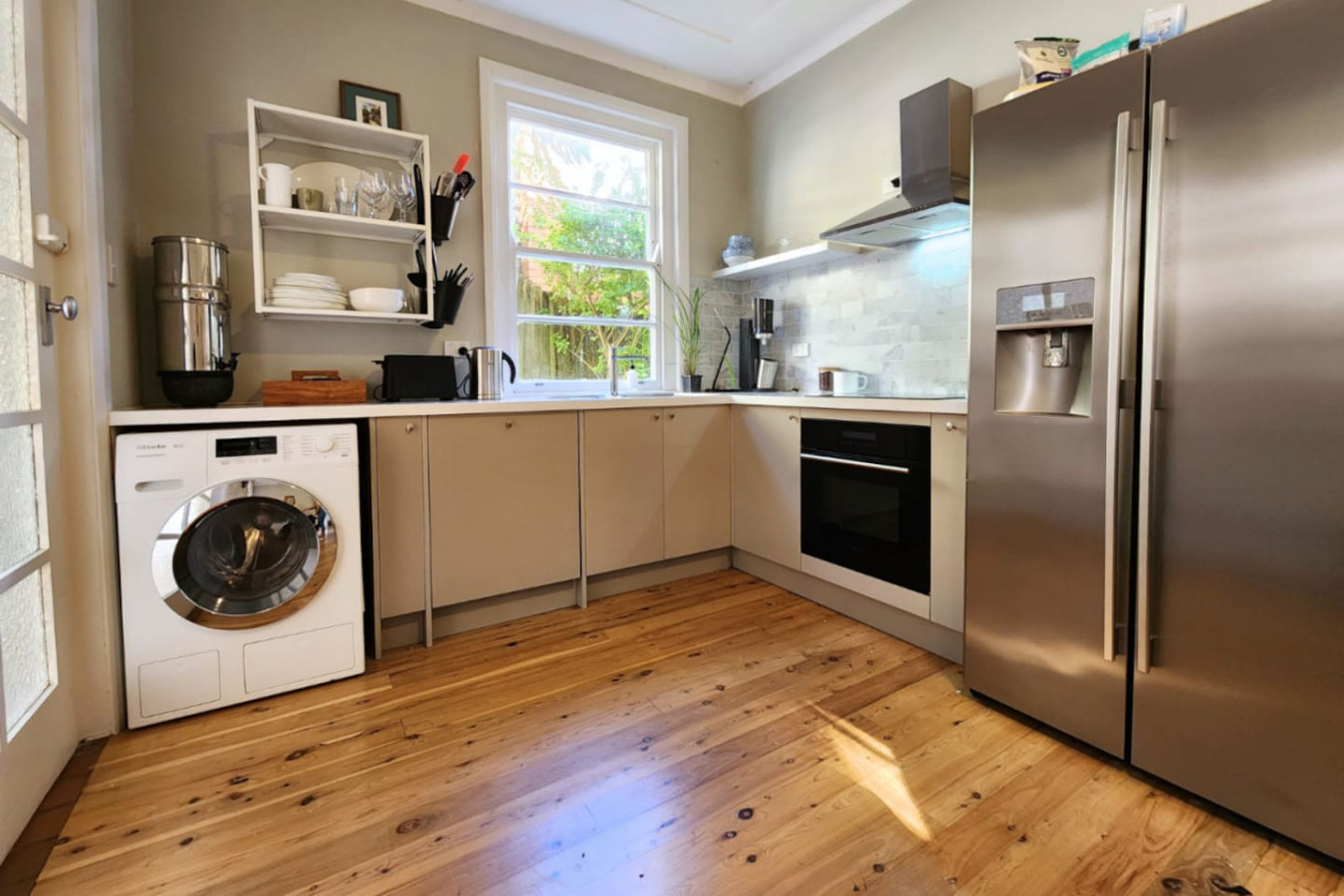 Stunning 2BR Unit in Queenscliff — photo 2