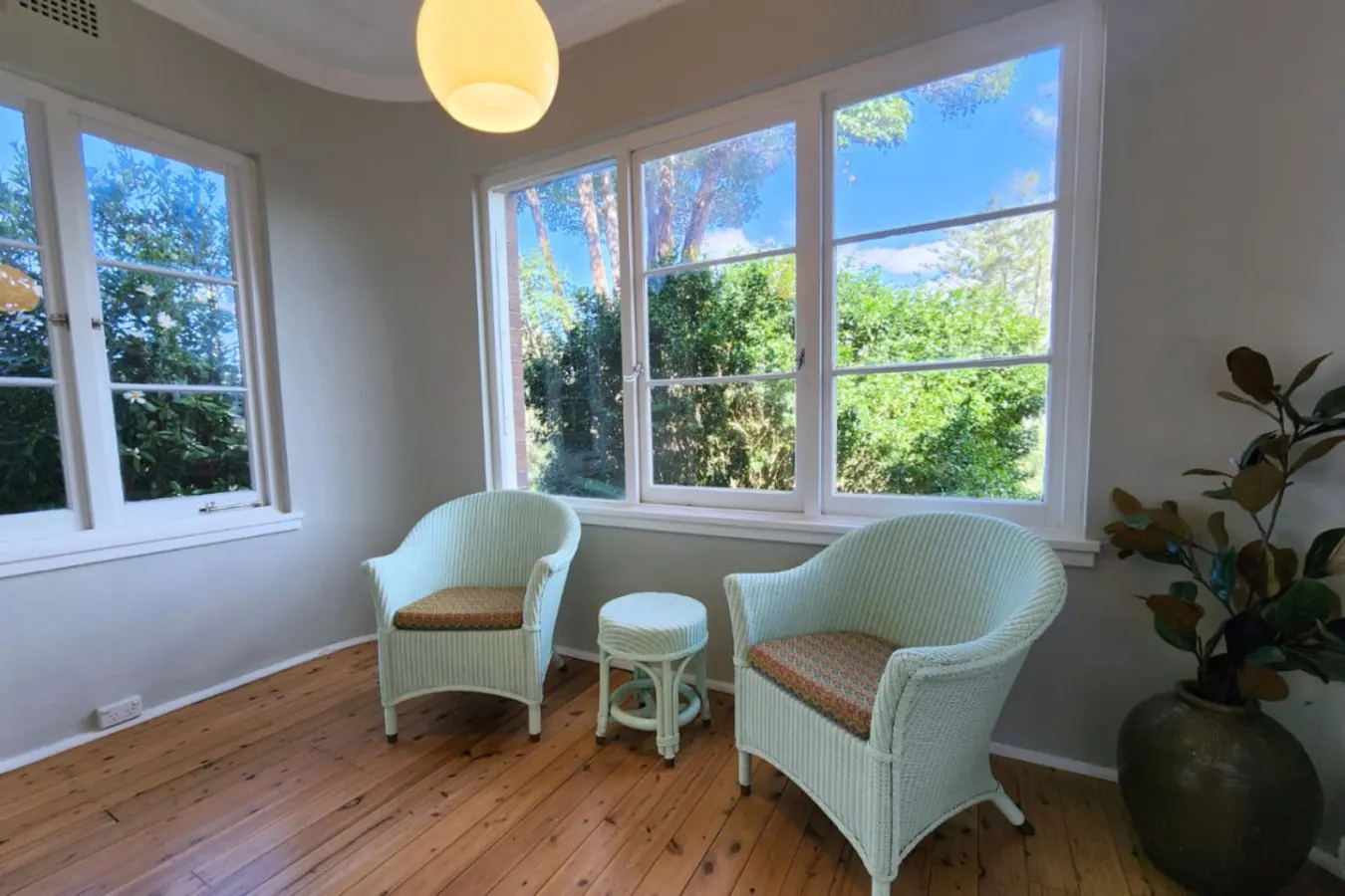 Stunning 2BR Unit in Queenscliff 11