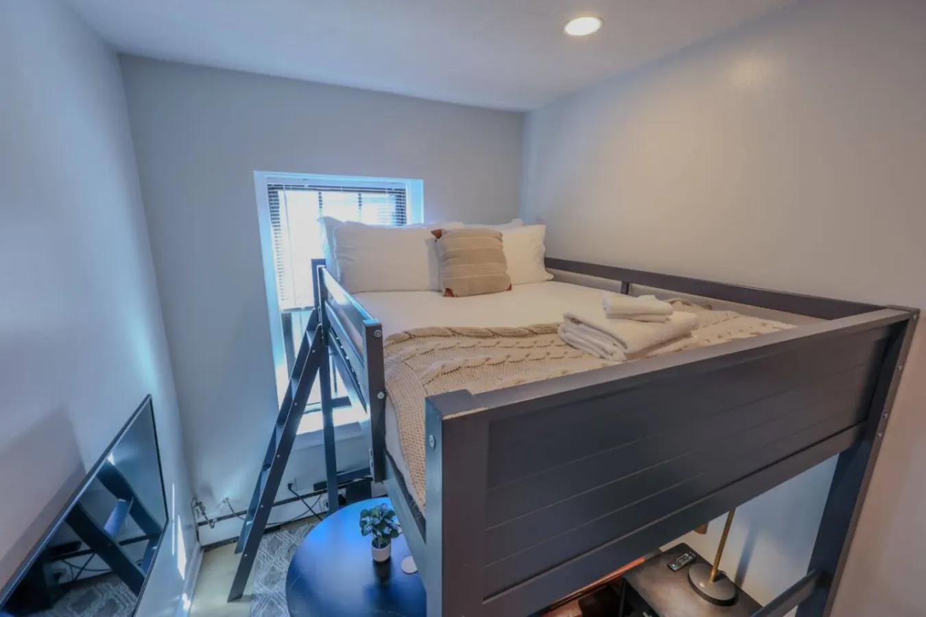 Cozy Studio in the South End 3