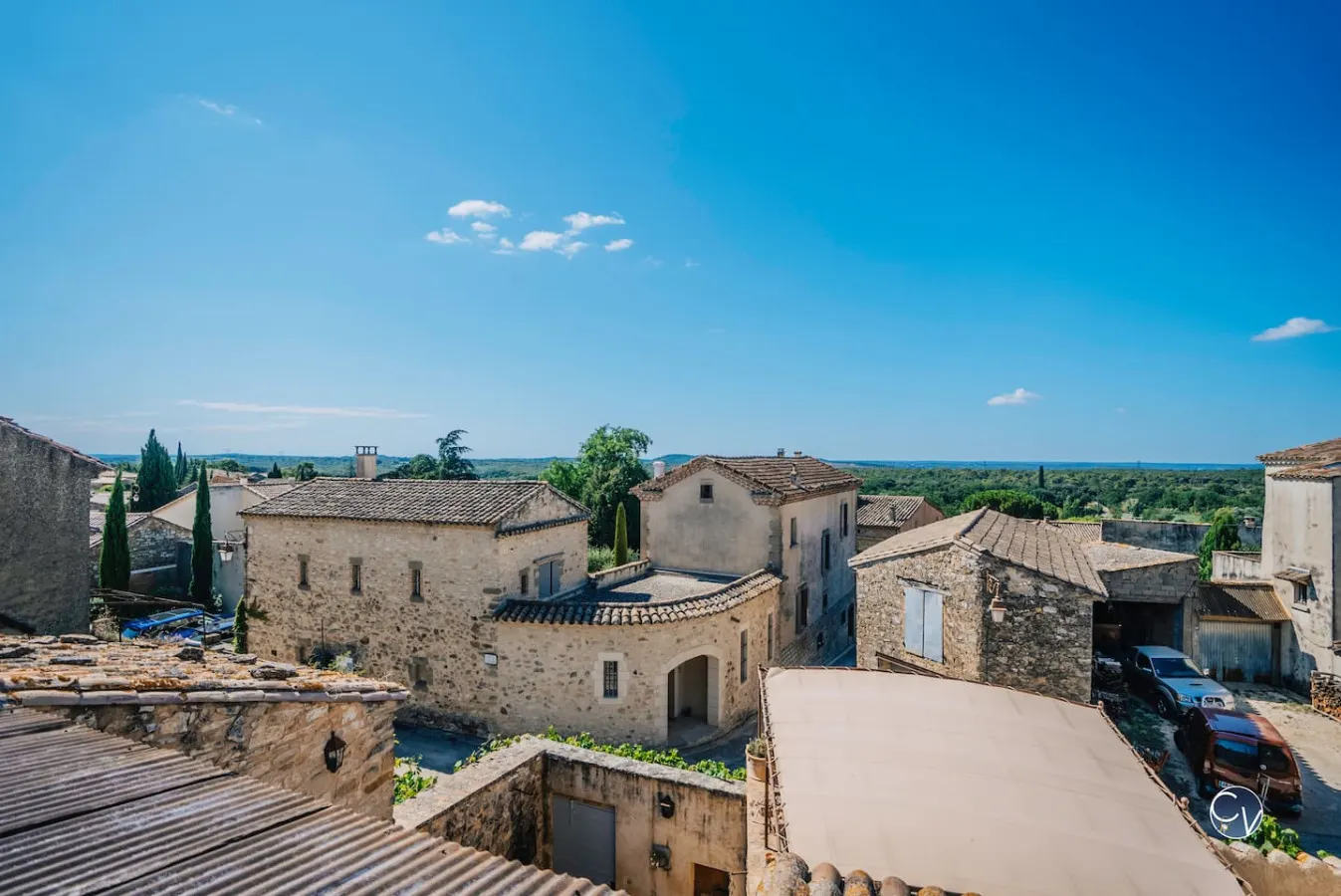 Maison en pierre avec bassin 14