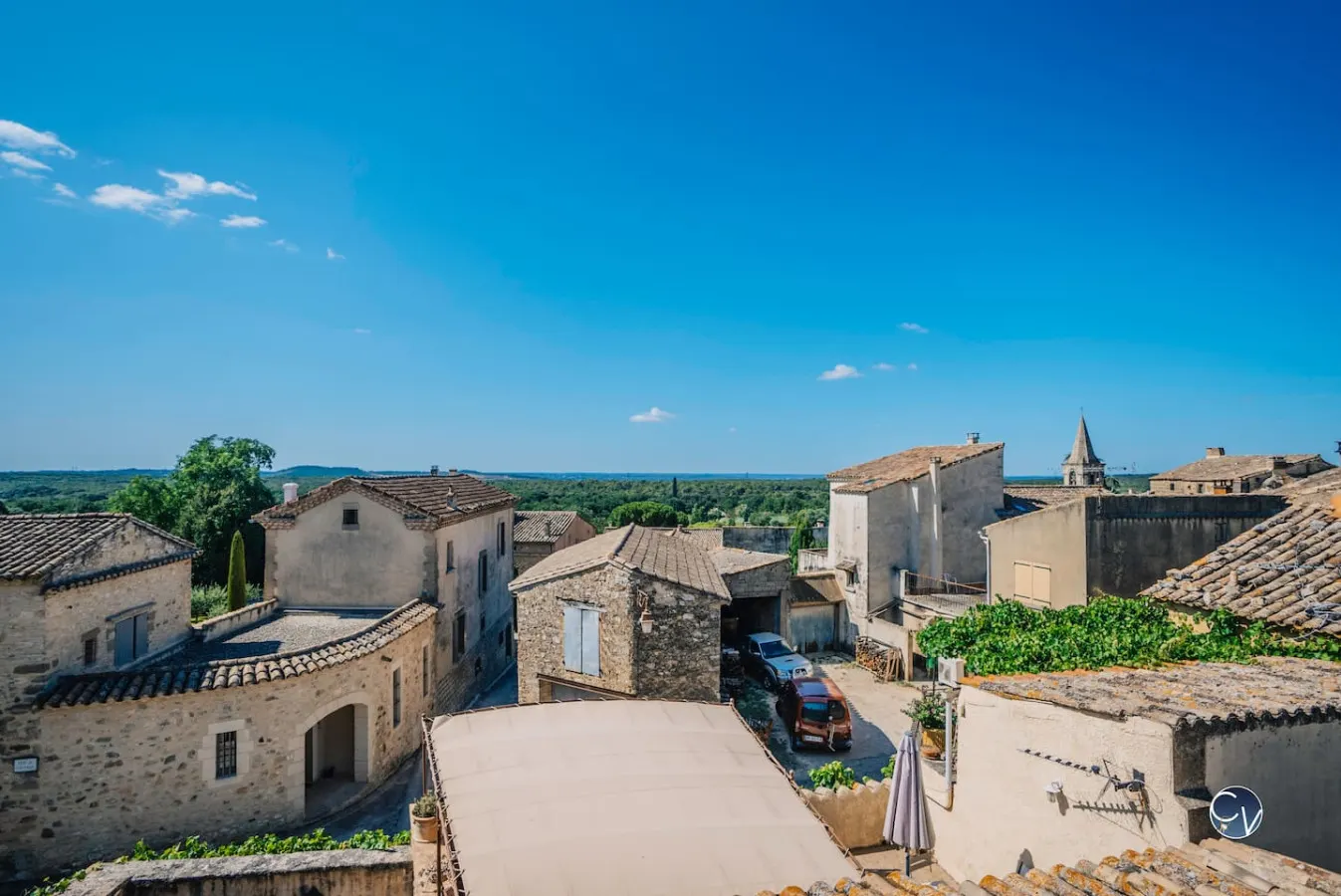 Maison en pierre avec bassin 15