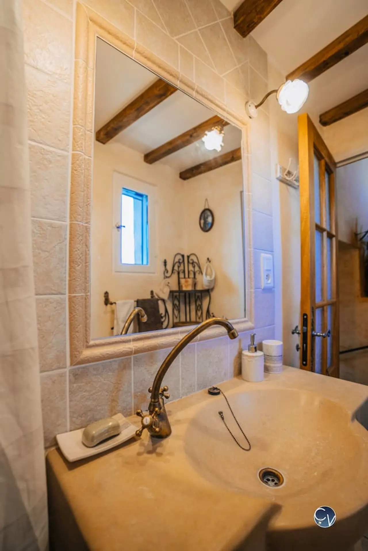 Maison en pierre avec bassin 19