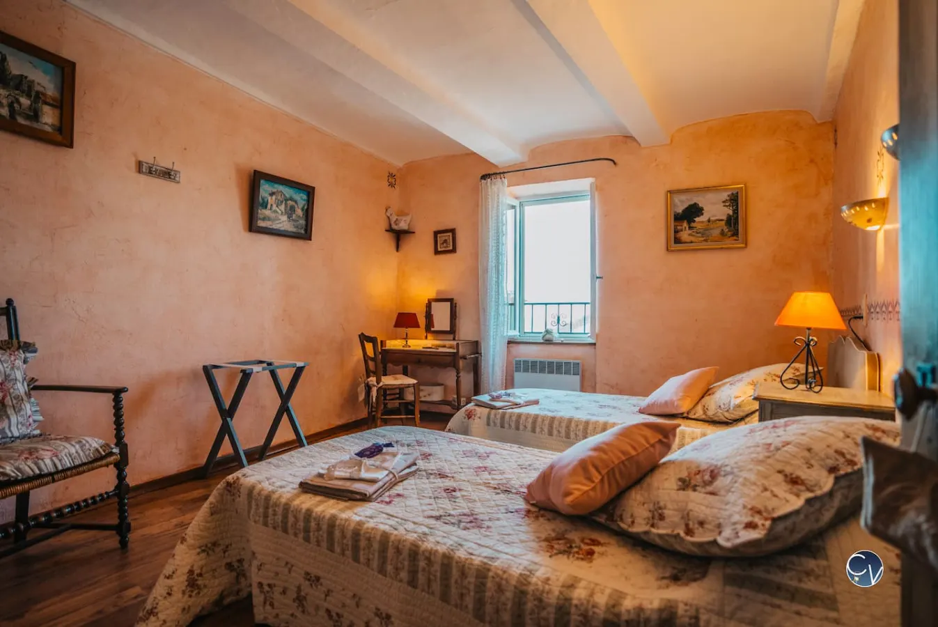Maison en pierre avec bassin 8