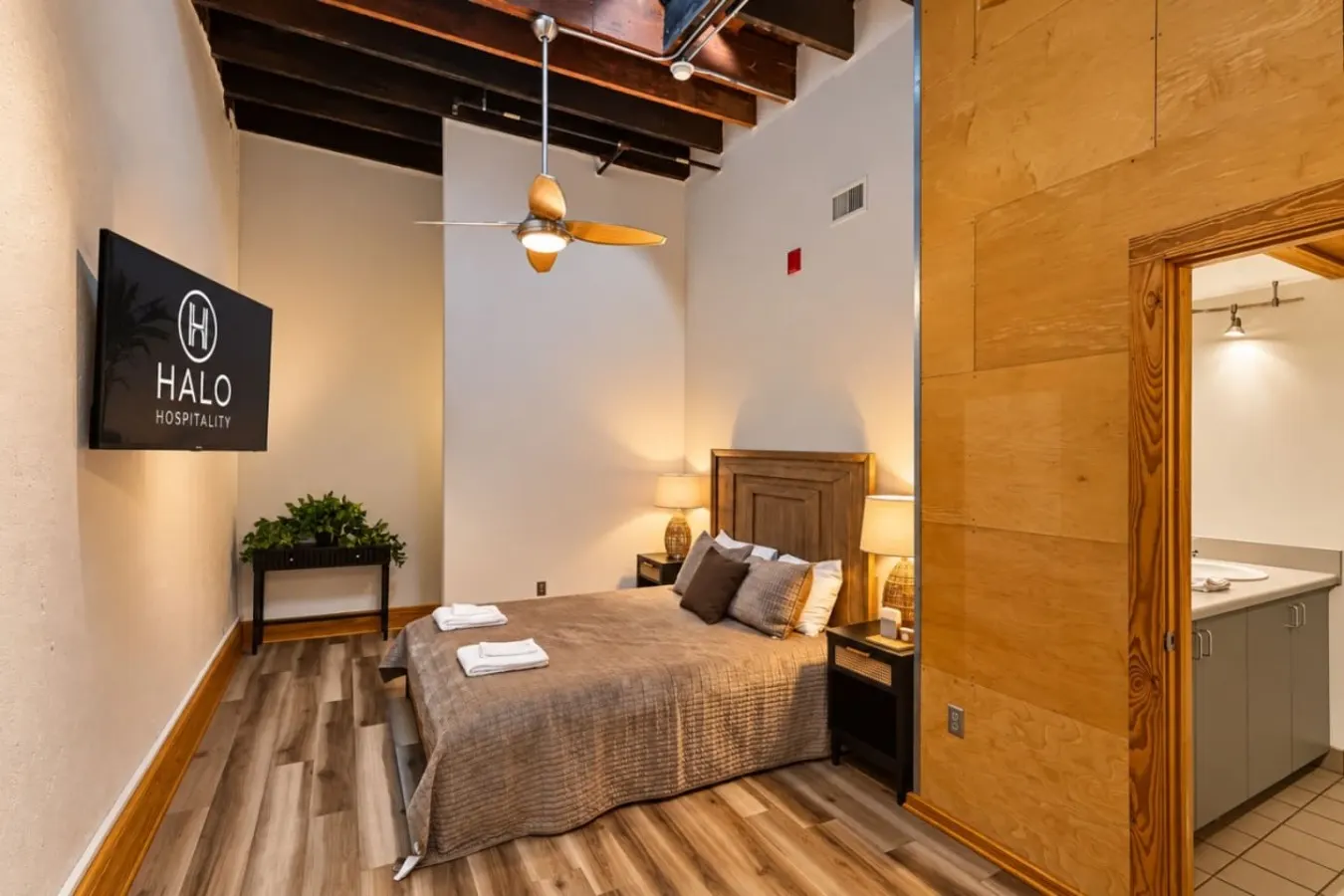 Historic Brick Loft Heart of Downtown Knoxville 14