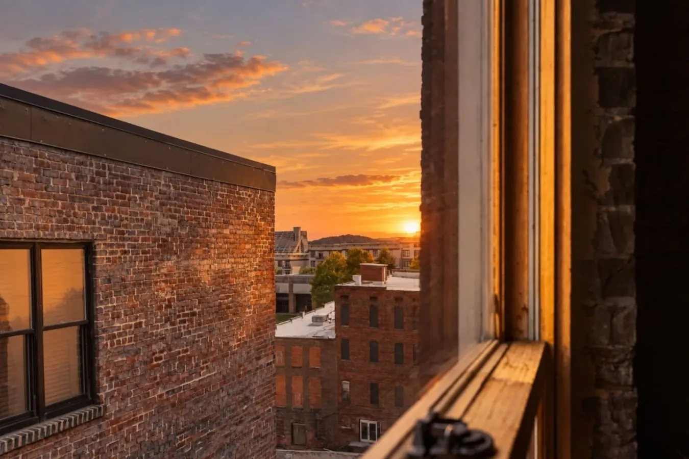 Historic Brick Loft Heart of Downtown Knoxville 15
