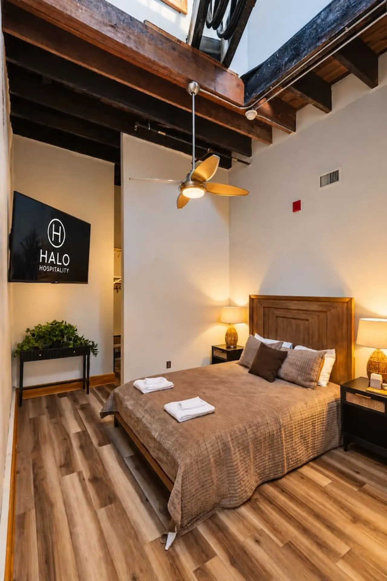 Historic Brick Loft Heart of Downtown Knoxville 16