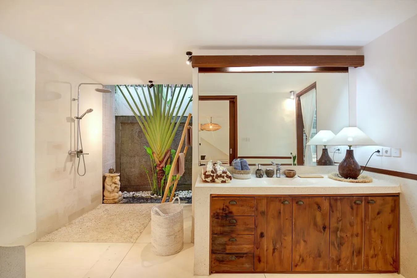 Lepa Villa 3.5 bedroom oasis in Legian 12