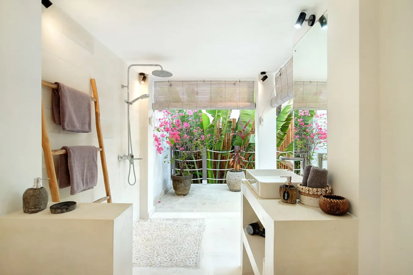 Lepa Villa 3.5 bedroom oasis in Legian 15