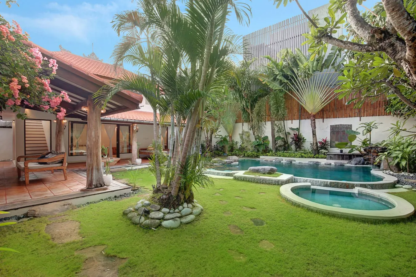 Lepa Villa 3.5 bedroom oasis in Legian — photo 3