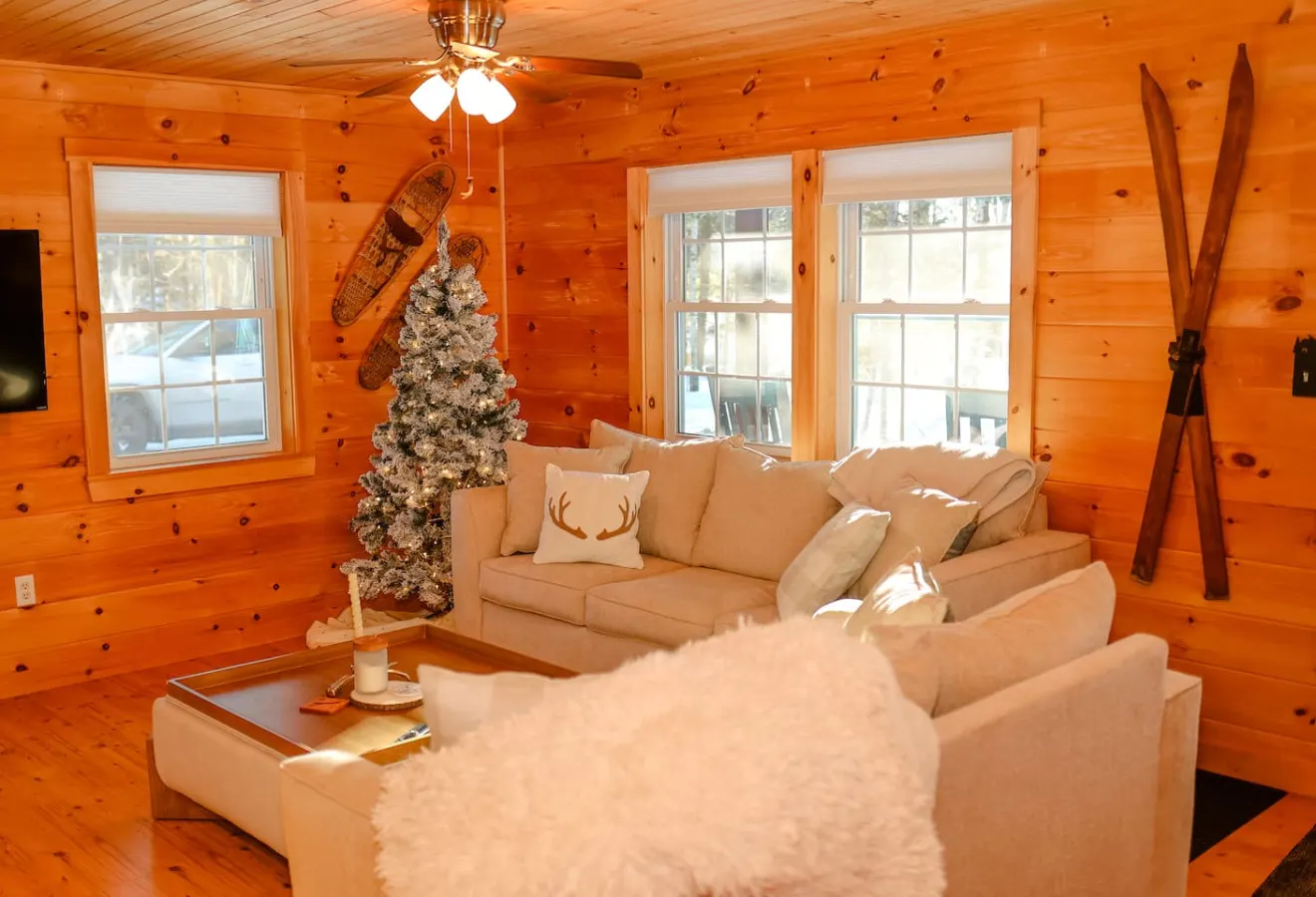 Cozy Stay Near Lakes & Downtown Bridgton 9