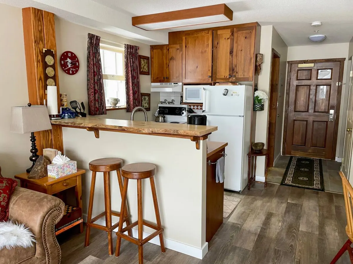 Apex Mountain ~ Belle Apres ~ BC Reg#PM618645995 13