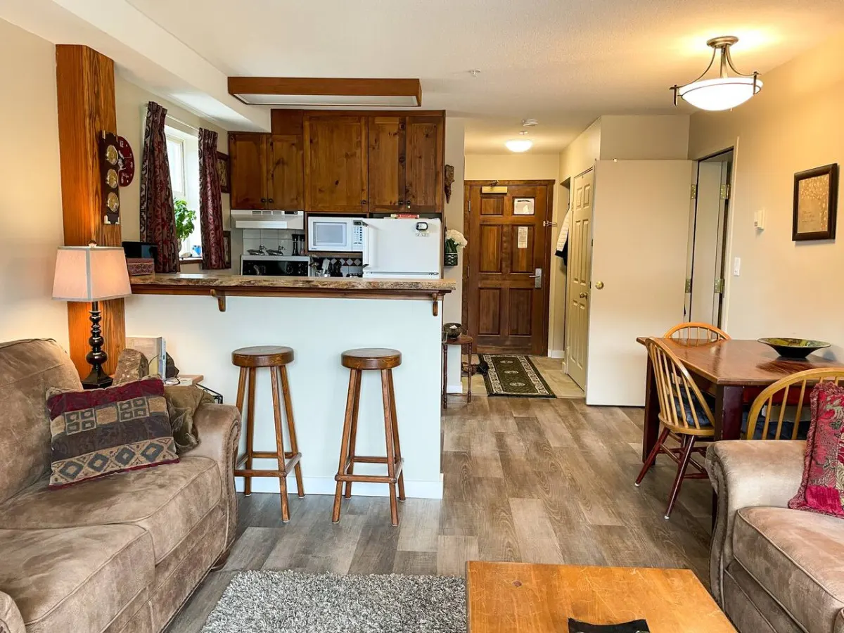 Apex Mountain ~ Belle Apres ~ BC Reg#PM618645995 14