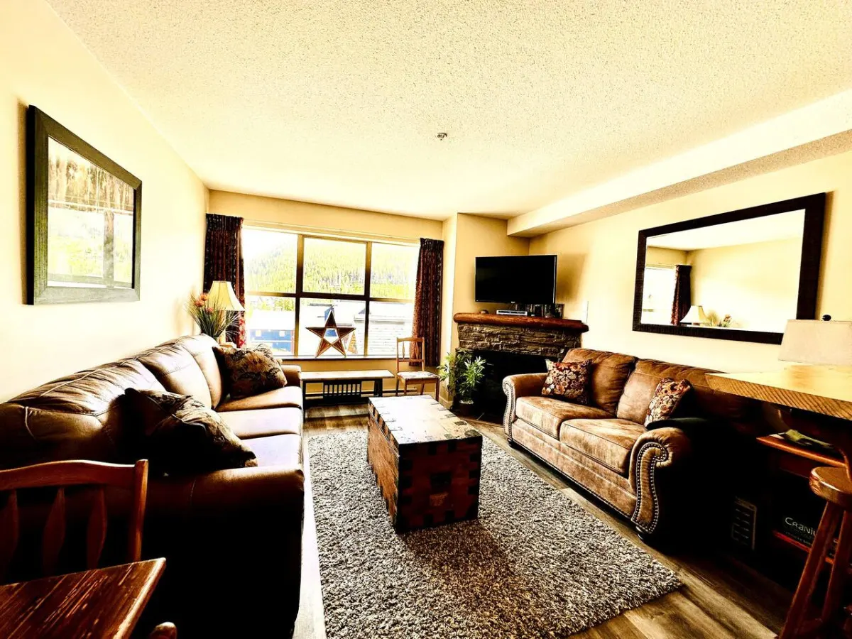 Apex Mountain ~ Belle Apres ~ BC Reg#PM618645995 17