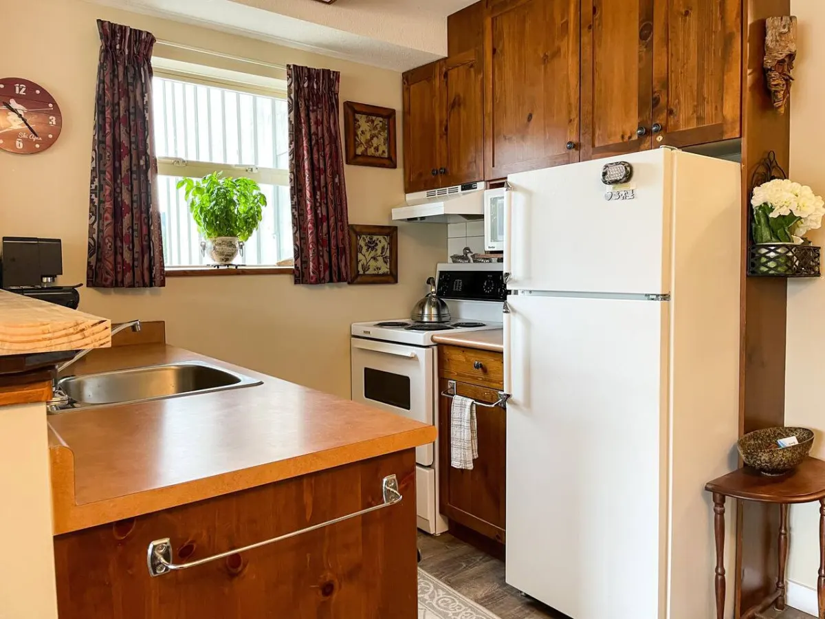 Apex Mountain ~ Belle Apres ~ BC Reg#PM618645995 7