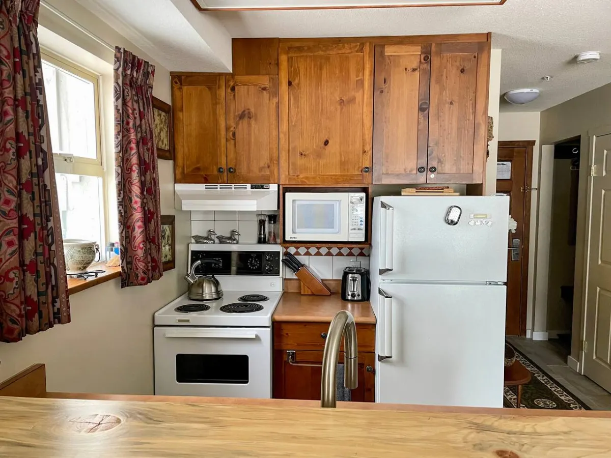 Apex Mountain ~ Belle Apres ~ BC Reg#PM618645995 8