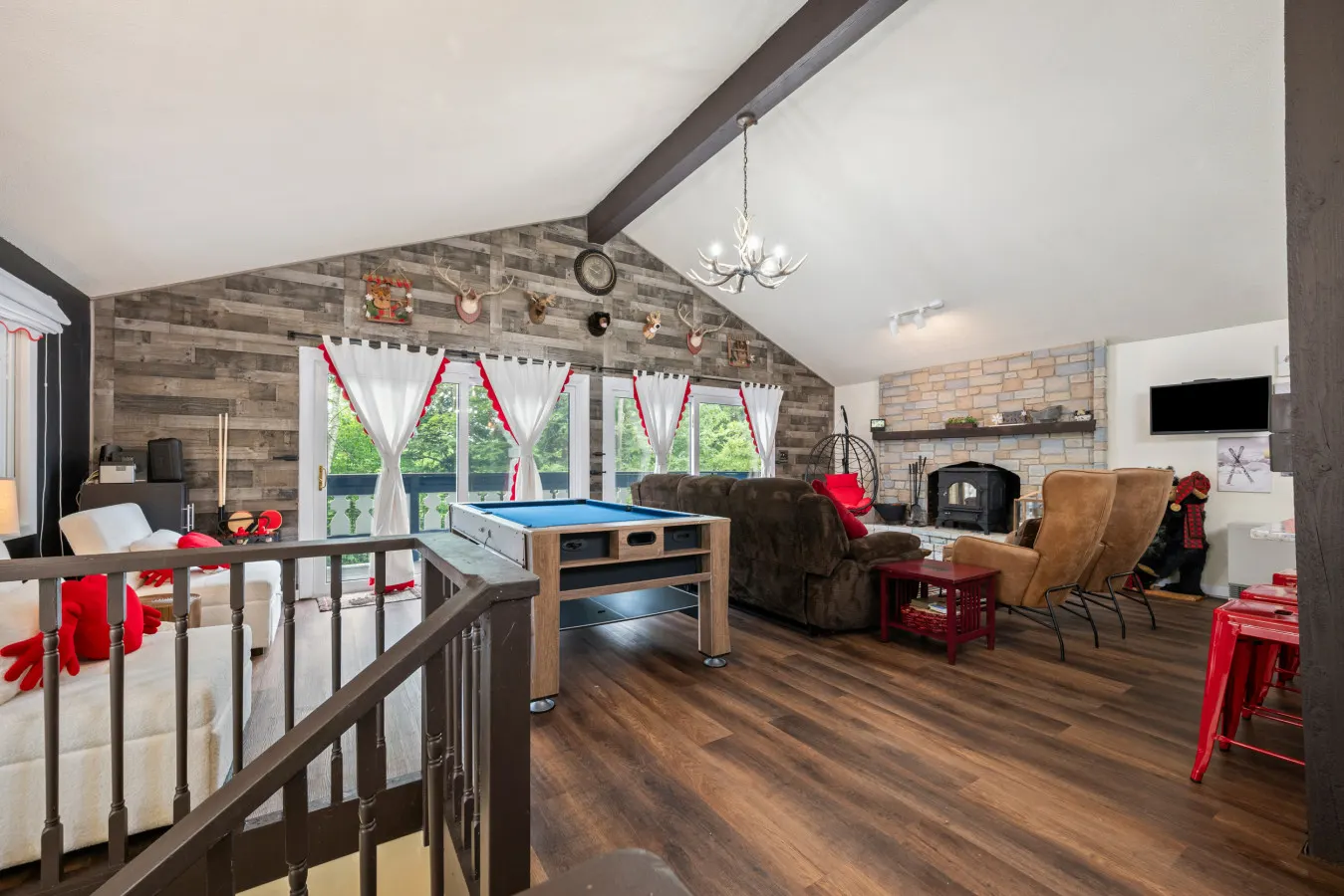 The Crimson Cocoa Chalet 11
