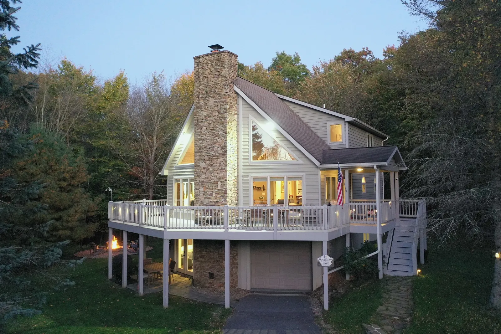 Deep Creek Lakehouse: Hot Tub, Game Room, Fire Pit