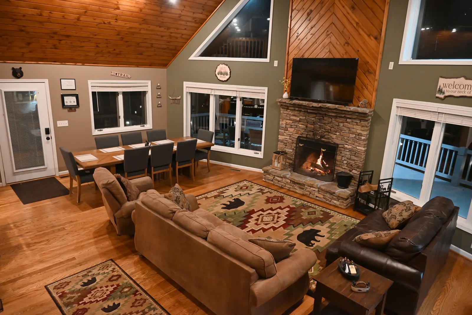 Deep Creek Lakehouse: Hot Tub, Game Room, Fire Pit — photo 2