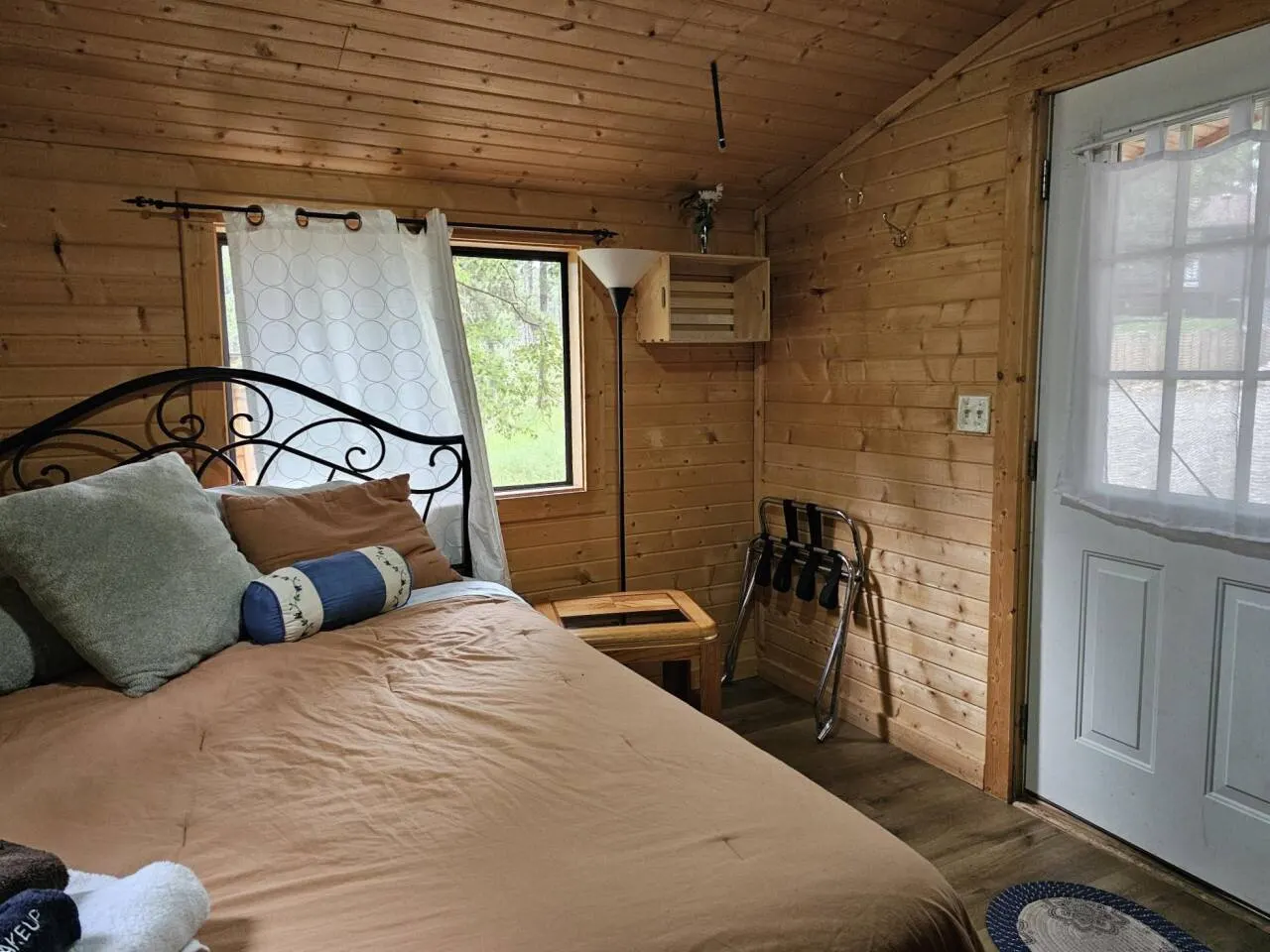Strawberry Hills | The Quartzline| Cabin 6