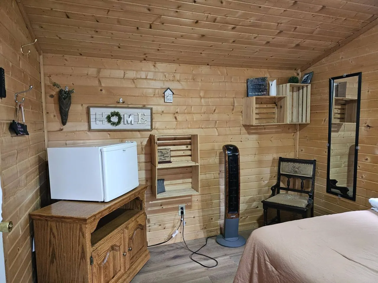 Strawberry Hills | The Quartzline| Cabin 6 — photo 3