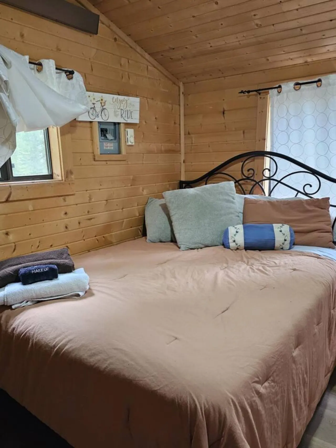Strawberry Hills | The Quartzline| Cabin 6 — photo 5