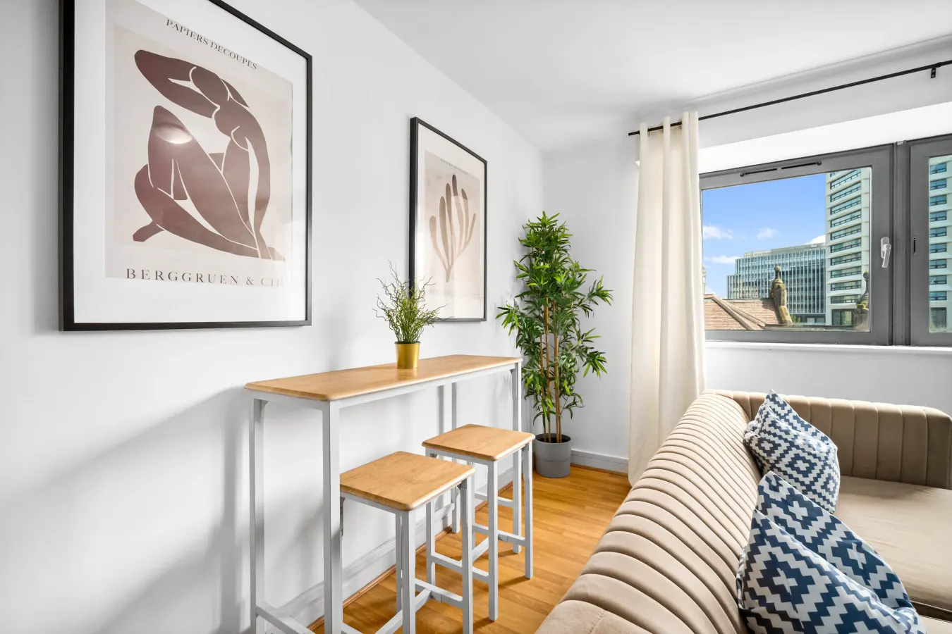Stylish City Centre Apartment - Smart TV - WIFI 7