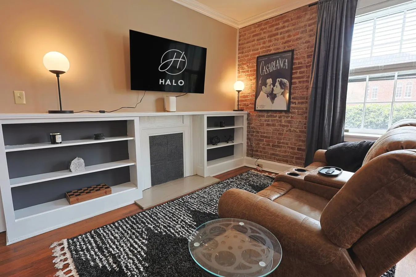 1st Floor Industrial Studio - Walk to DT 8