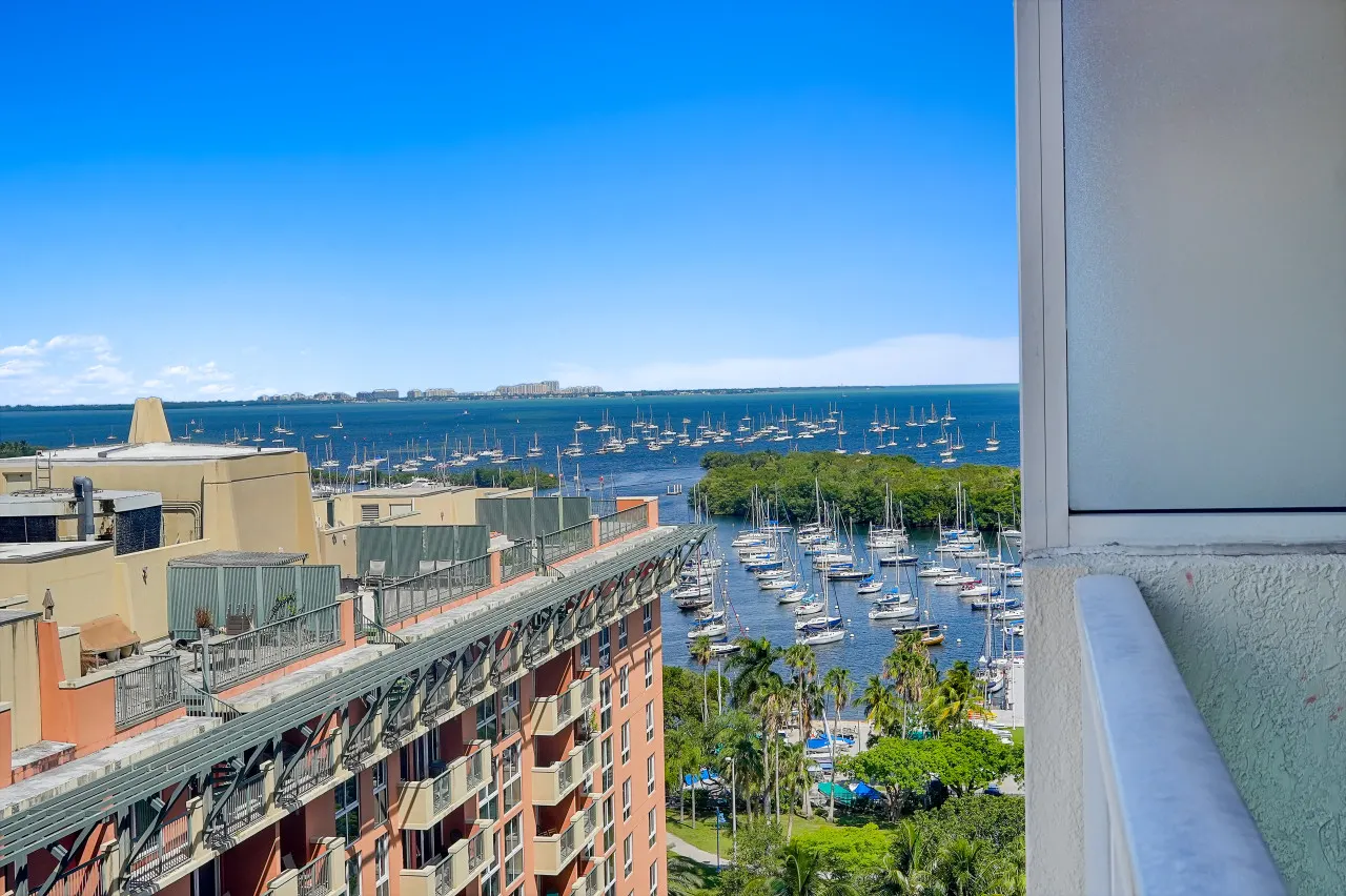 SF Stunning 12th Floor Studio in the Heart of Grove