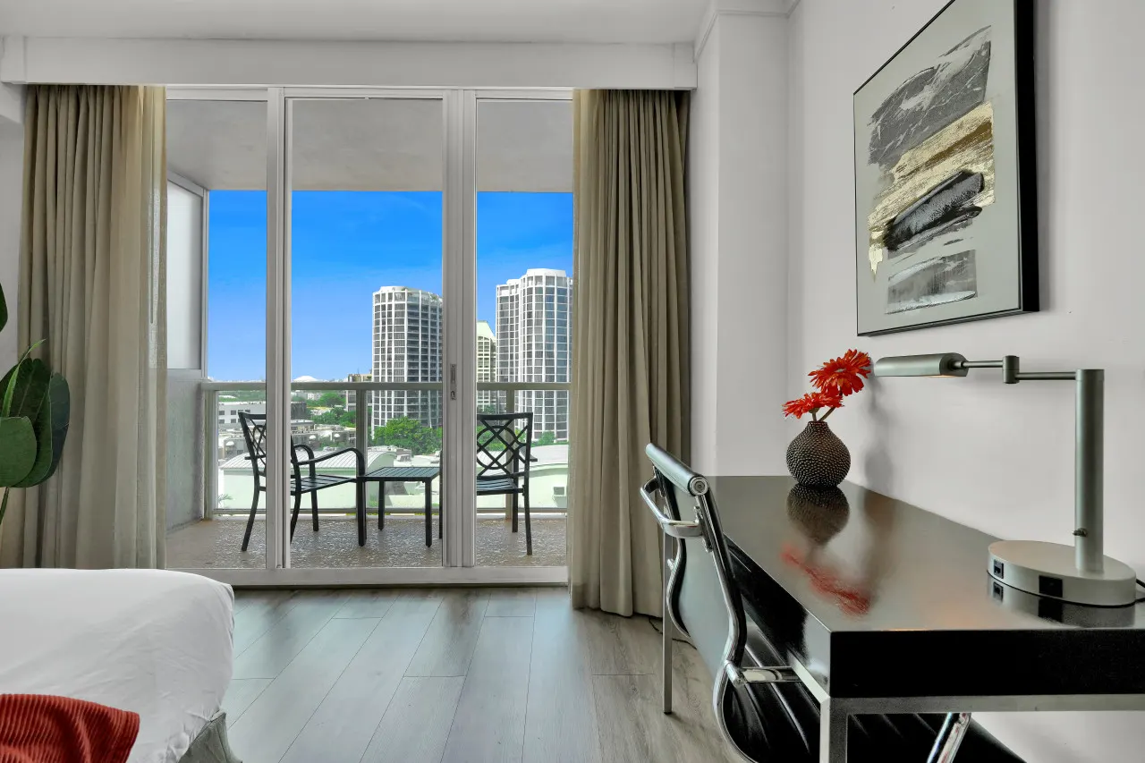 SF Stunning 12th Floor Studio in the Heart of Grove 9