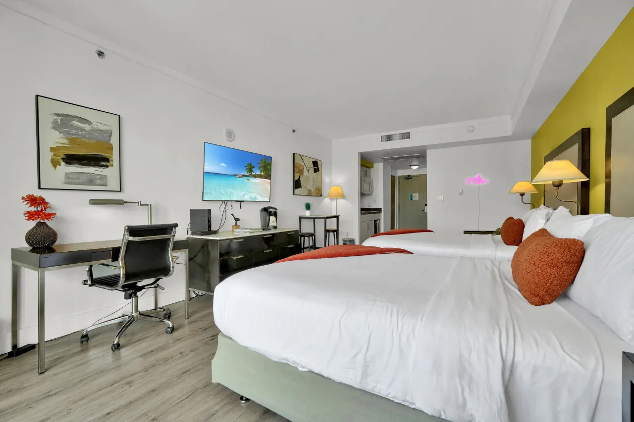 SF Stunning 12th Floor Studio in the Heart of Grove 11