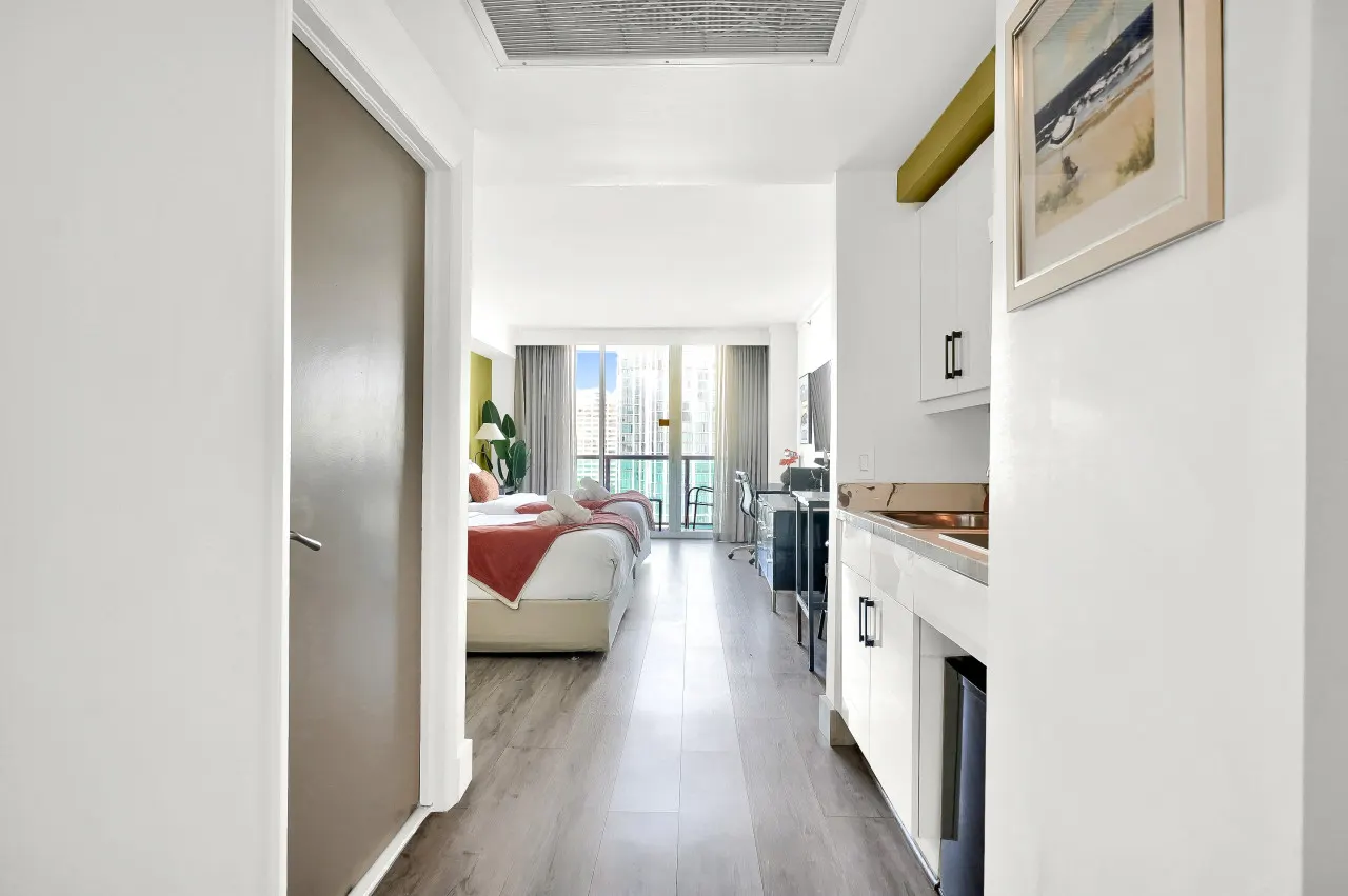 SF Stunning 12th Floor Studio in the Heart of Grove 8