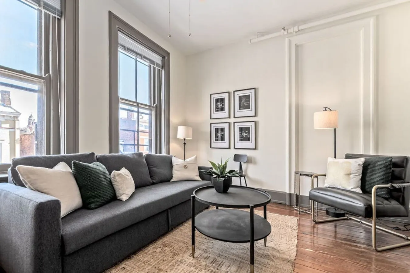 Deluxe 5-bedroom Condo Walkable to Everything 9