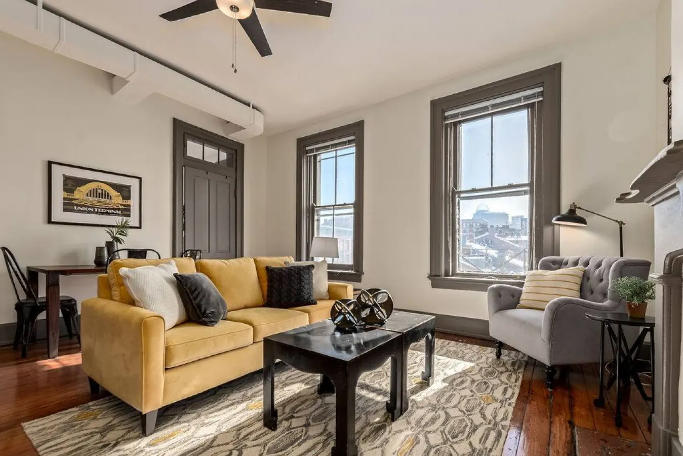 Deluxe 5-bedroom Condo Walkable to Everything 11