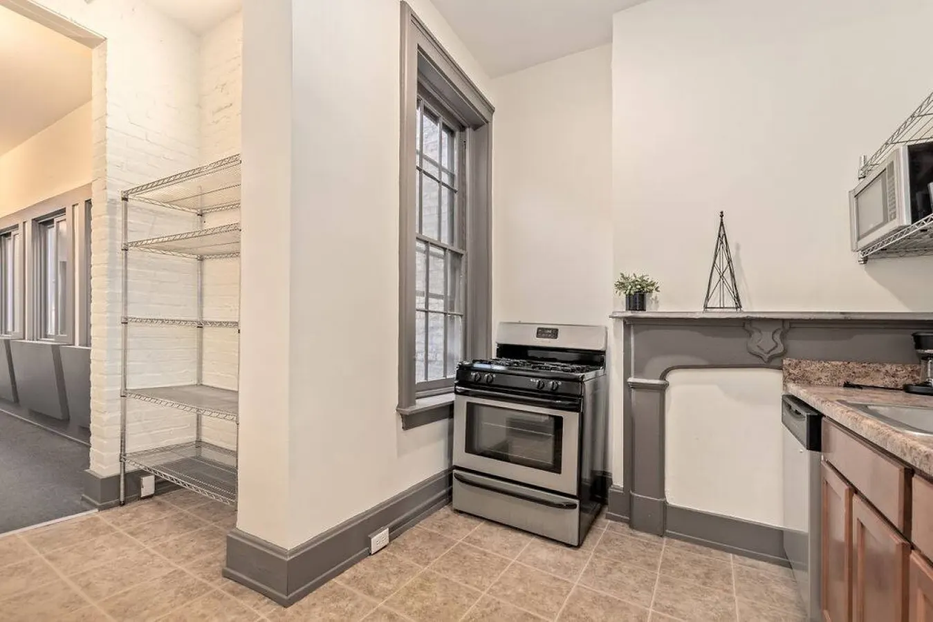 Deluxe 5-bedroom Condo Walkable to Everything 14