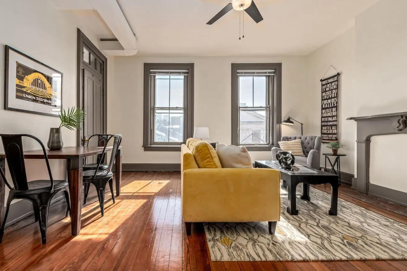 Deluxe 5-bedroom Condo Walkable to Everything 8