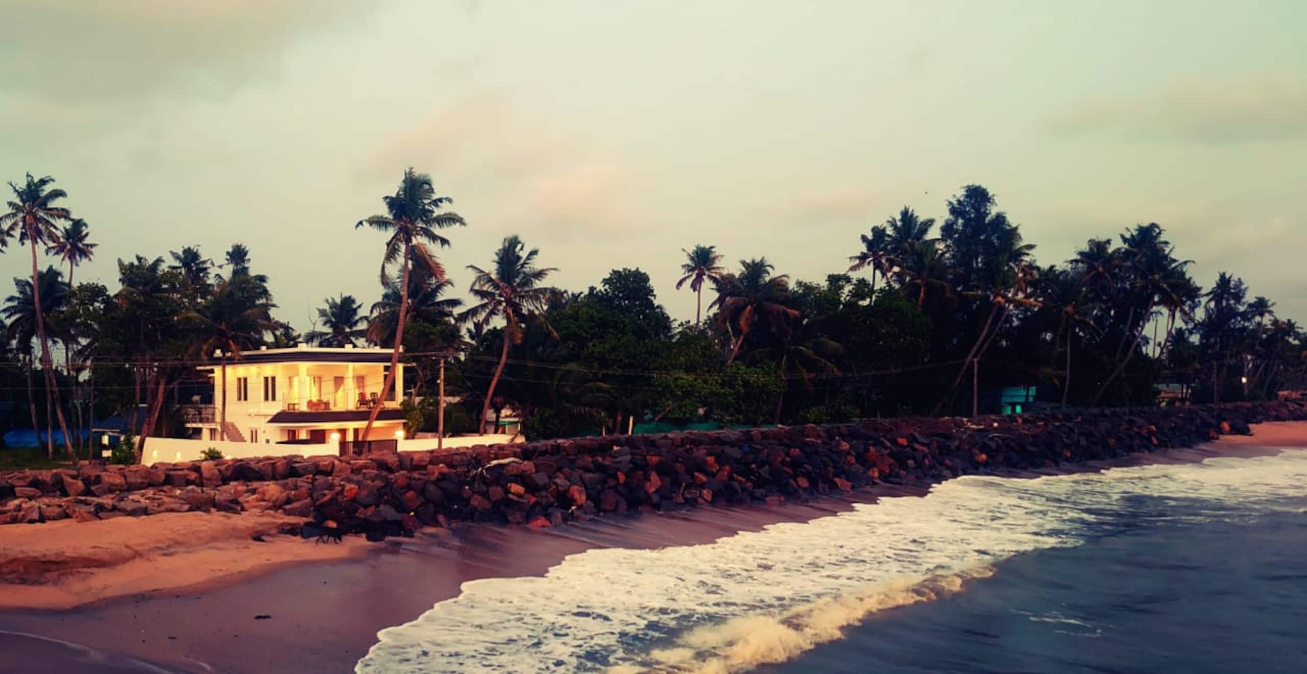 Theeraa stunning beachfront villa in Cherai 6