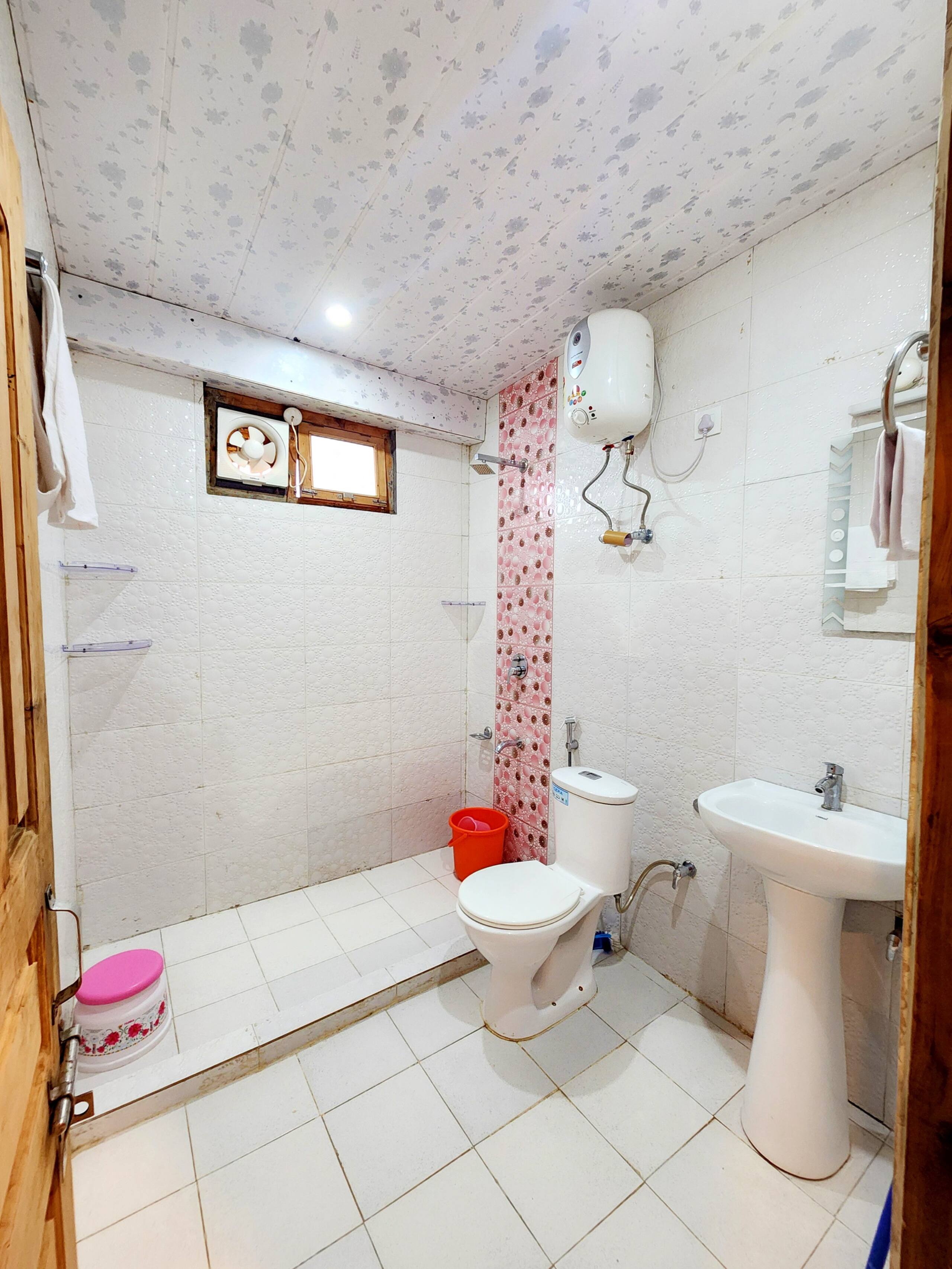 7 room villa Talaighar Farmstay shimla kufri 28