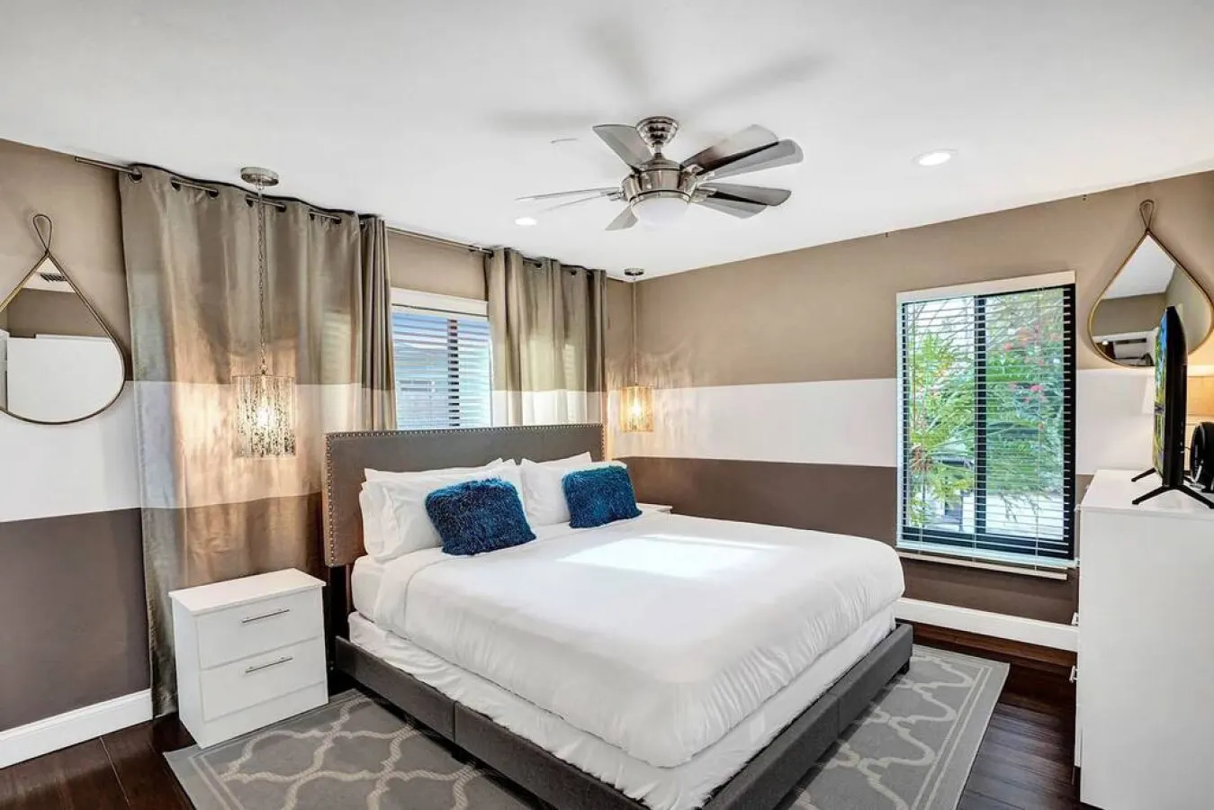 Private Waterfront Home in Wilton Manors Dock & BBQ Minutes From The Beach 12