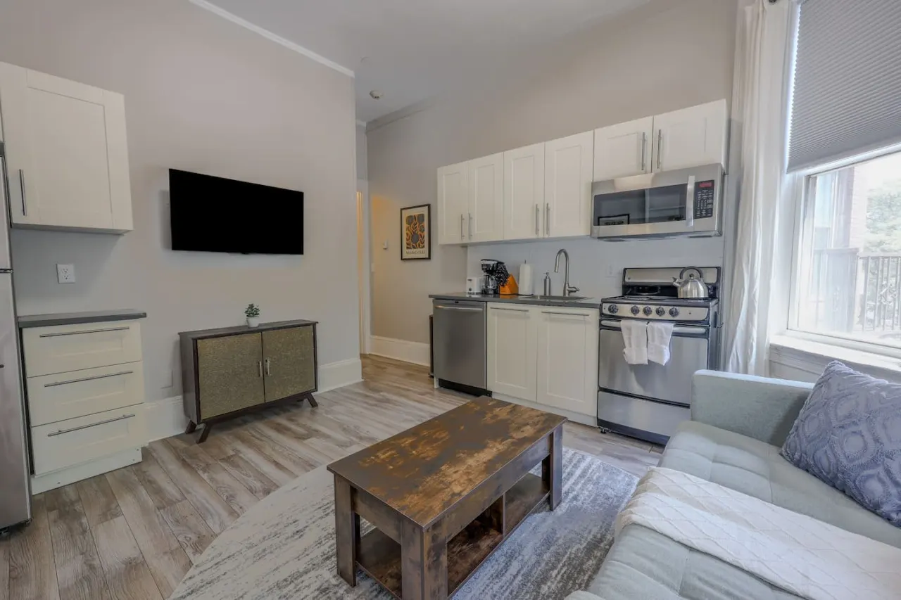 Bright Newbury Street 1 Bedroom 2