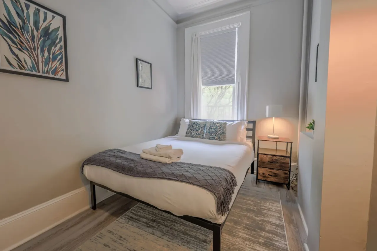 Bright Newbury Street 1 Bedroom 6